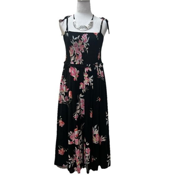 EUC Torrid Black Floral Midi Challis Smocked Dress 00 - Picture 2 of 8